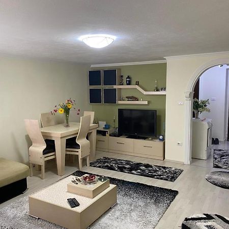 Lula Guesthouse Gjirokastra Kültér fotó
