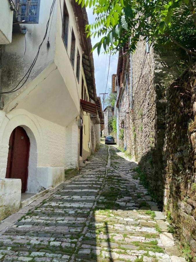 Lula Guesthouse Gjirokastra Kültér fotó