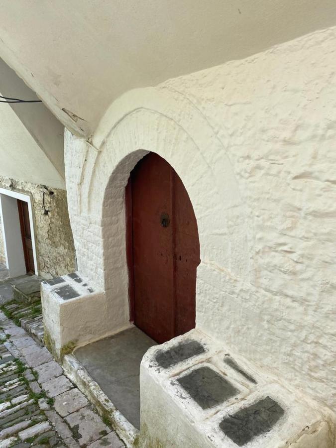 Lula Guesthouse Gjirokastra Kültér fotó